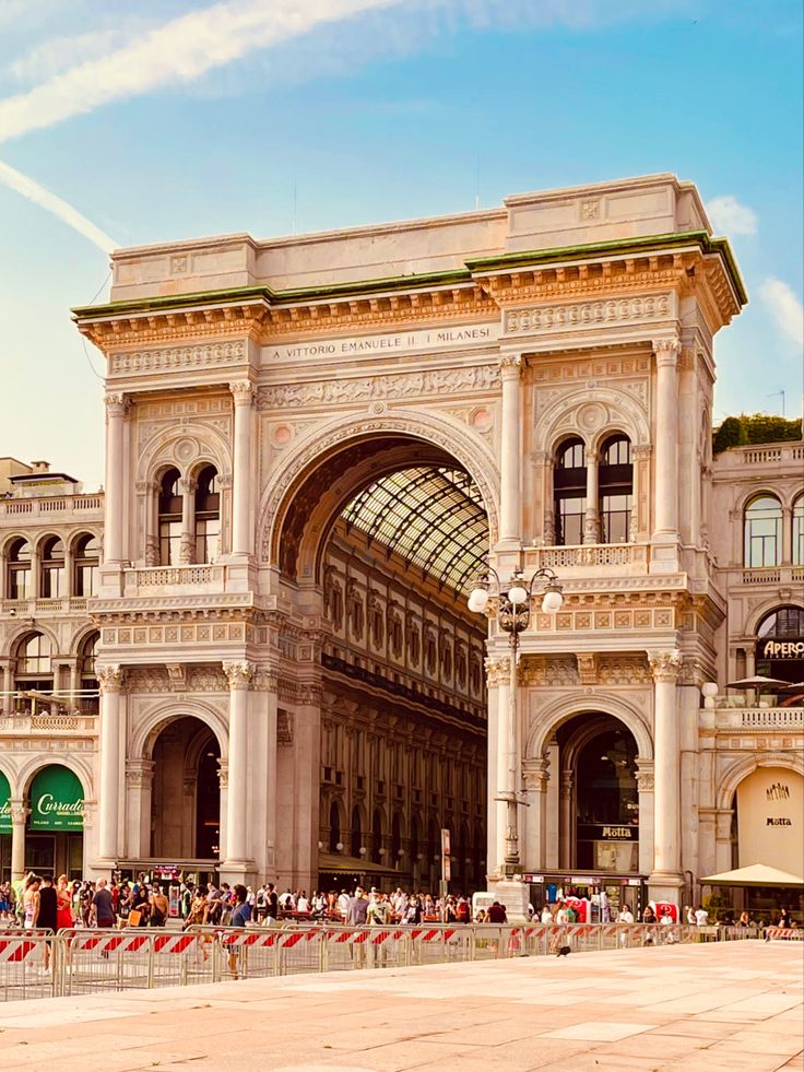 This image has an empty alt attribute; its file name is Galleria-Vittorio-Emanuele-II.jpeg