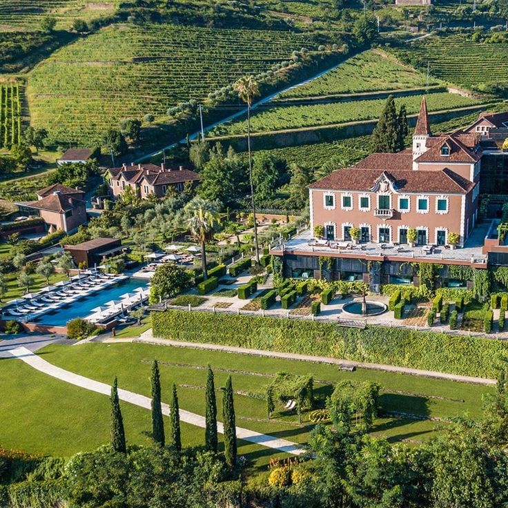 This image has an empty alt attribute; its file name is What-to-do-in-Douro-Valley-Portugal_-Activities-Itineraries.jpeg